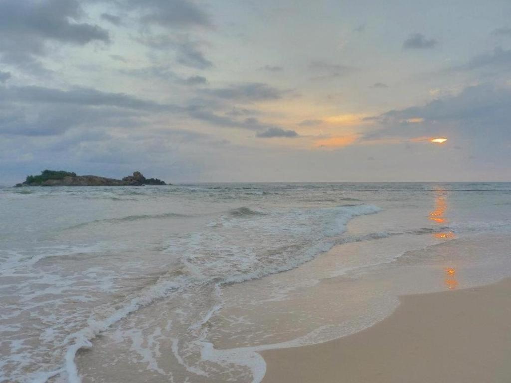 Sagarika Beach Hotel Moragalla 외부 사진