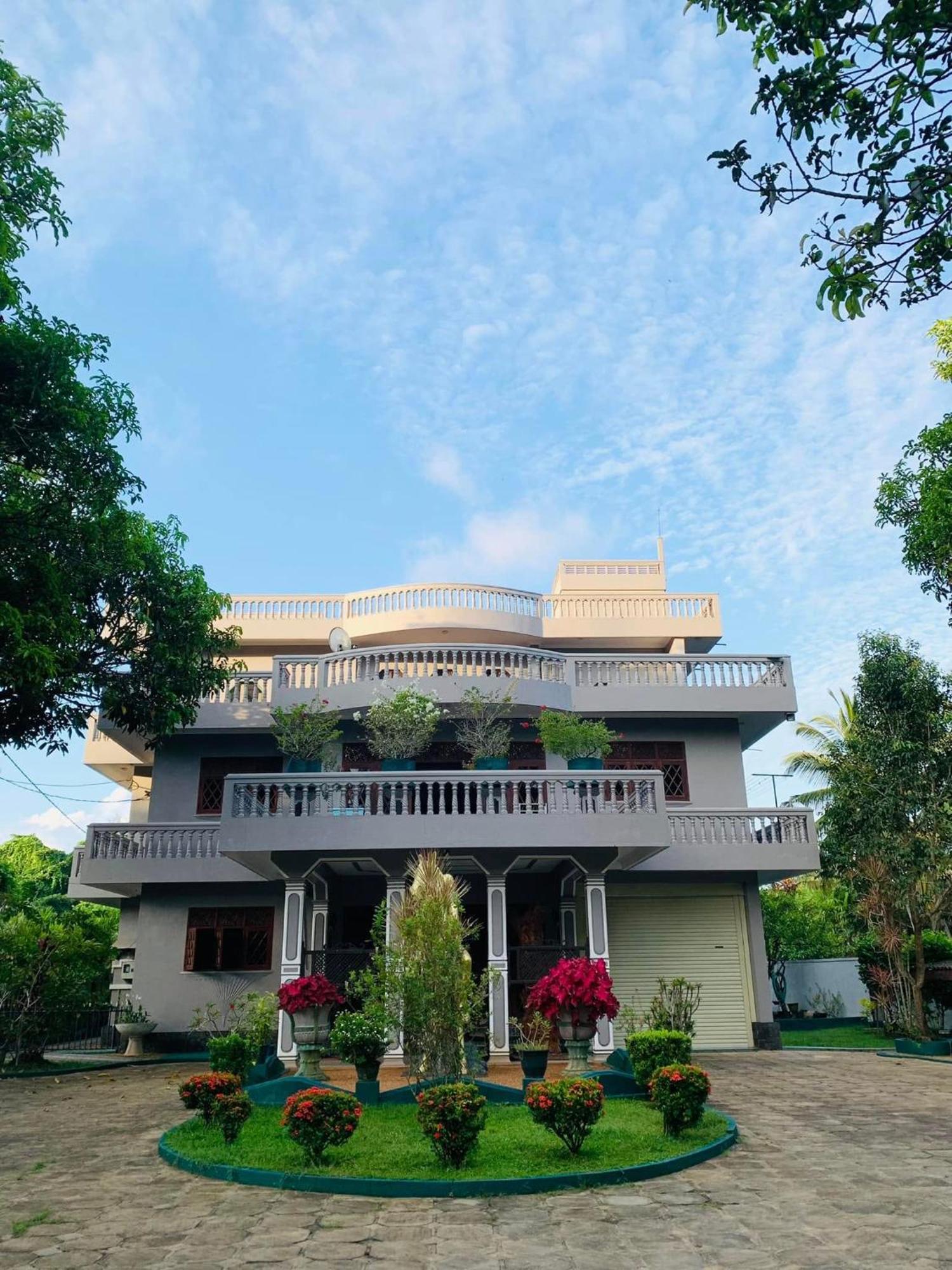 Sagarika Beach Hotel Moragalla 외부 사진